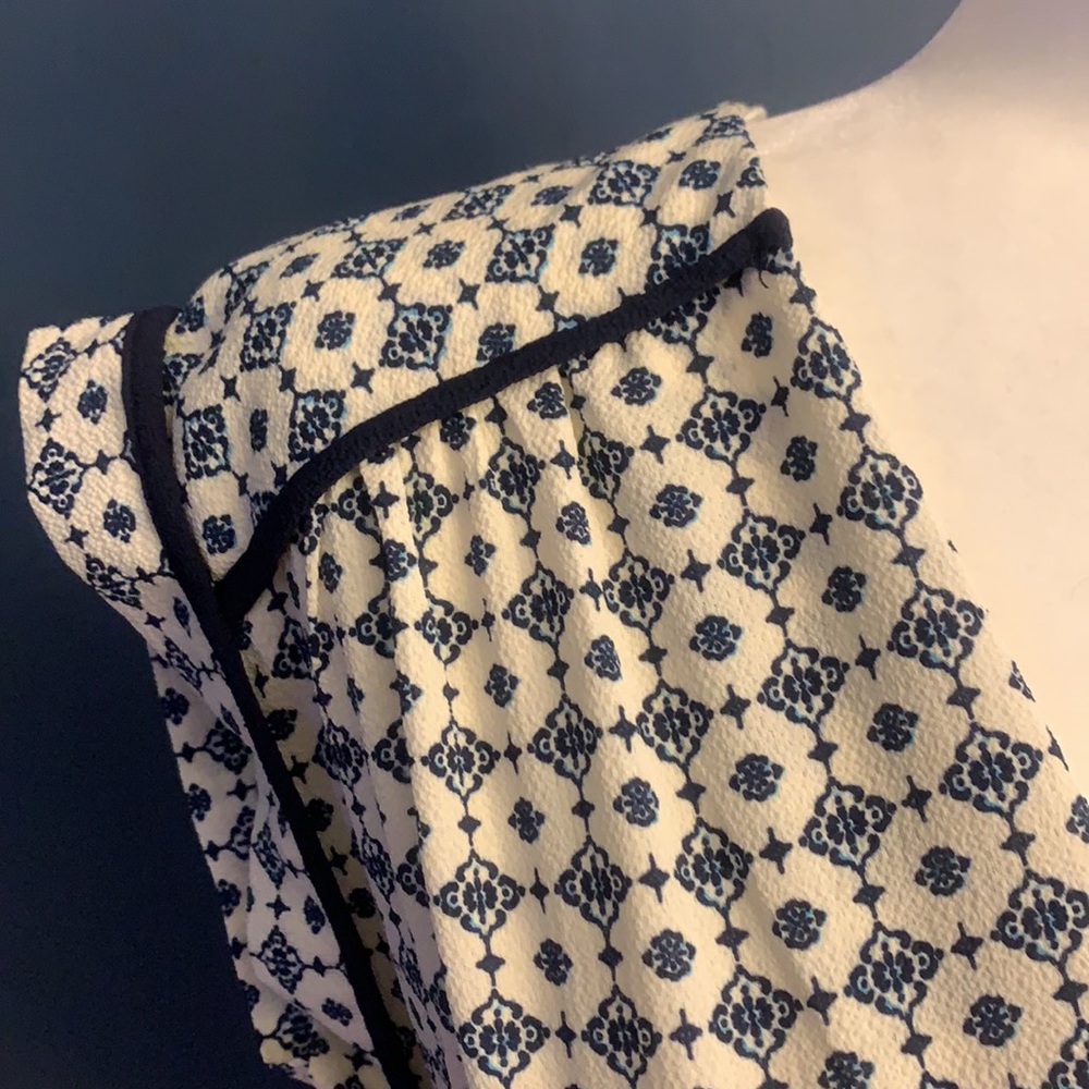 Monteau v-neck Blouse - Picture 2 of 12
